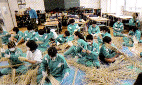 『すがりの藁』づくりの様子
